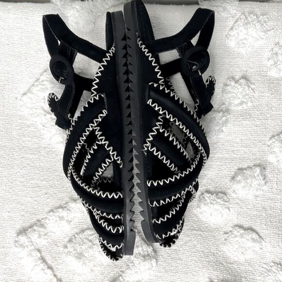 NWT! FARM Rio Black Zigzag Stitch Strappy Sandal Size 9.5 - Picture 6 of 9